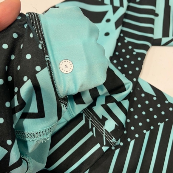 Lululemon pattern legging size 8 - Picture 2 of 4